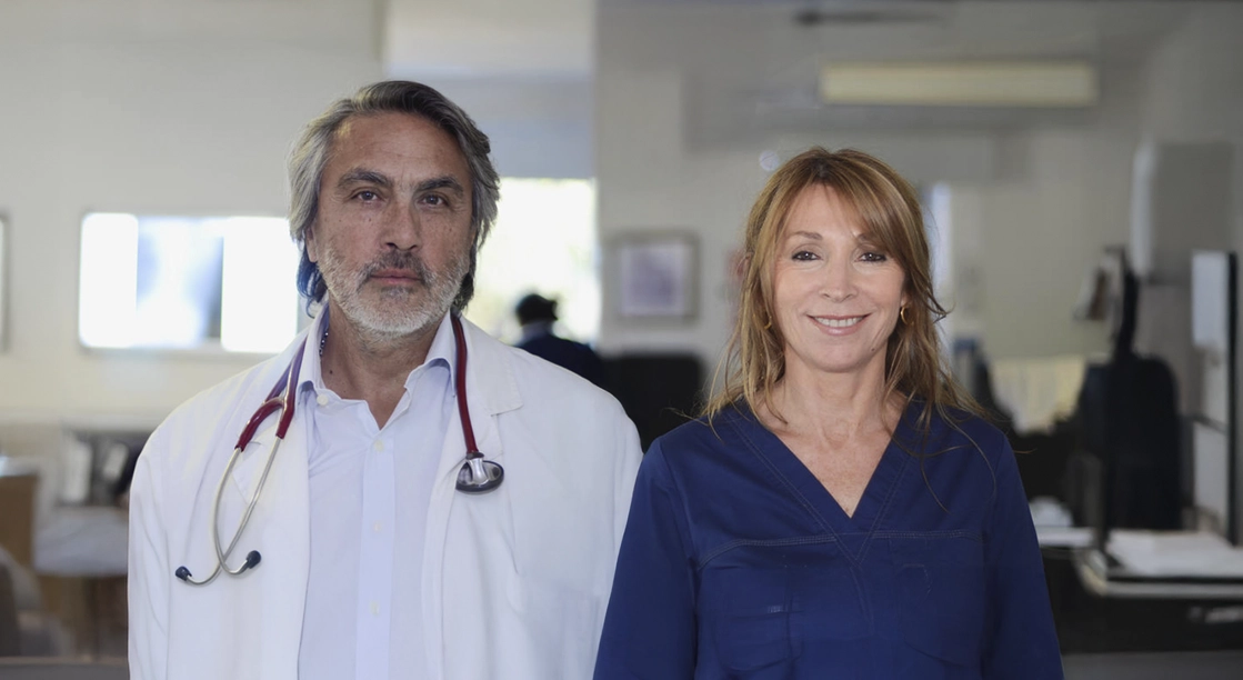 Dr. Roberto Aspée y Molly Ossa