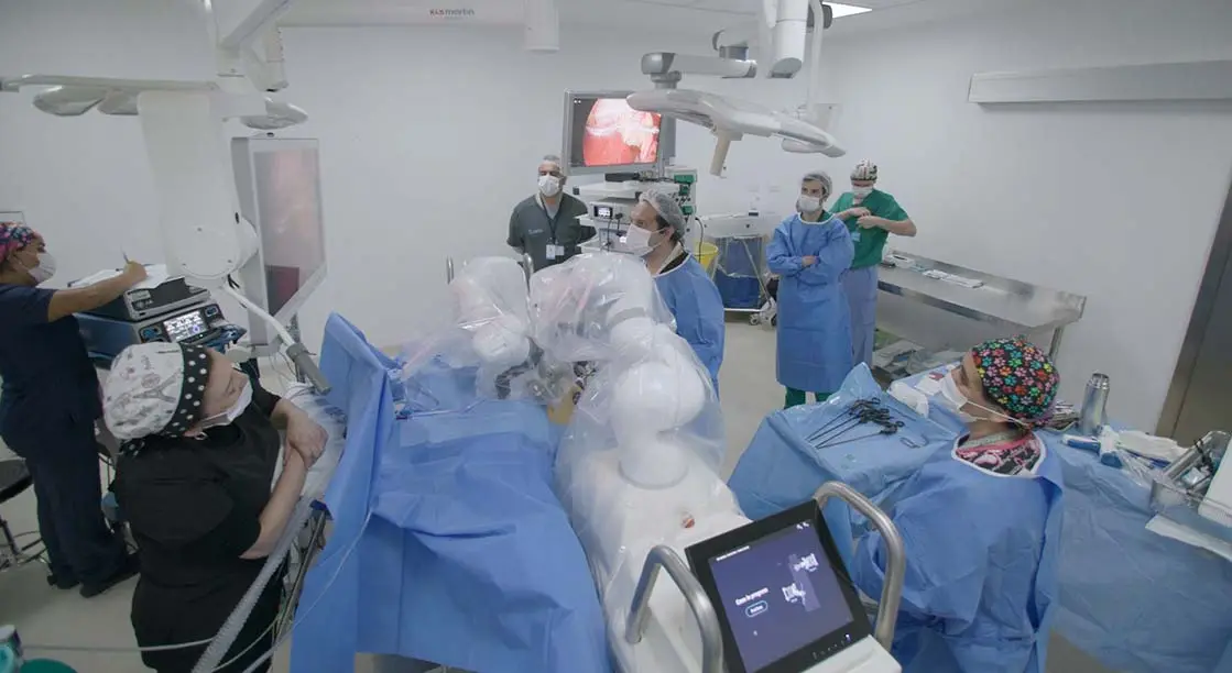 MÉDICOS EN PABELLÓN